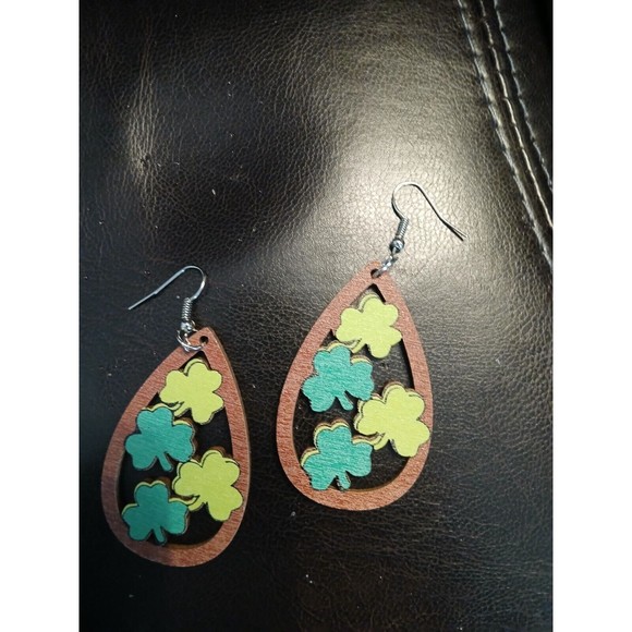 4 Two-Tone Green Clovers Shamrock Wood Teardrop Earrings - Picture 3 of 6